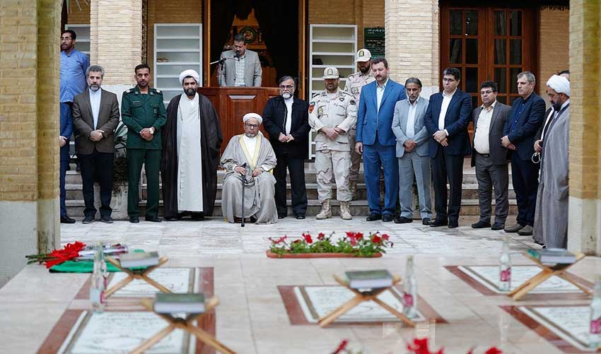 غبارروبی مزار شهدای گمنام کیش در آغاز دهه فجر