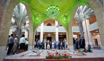 غبارروبی مزار شهدای گمنام کیش در آغاز دهه فجر