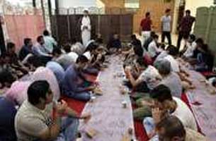 سفره های افطاری در بازارهای کیش