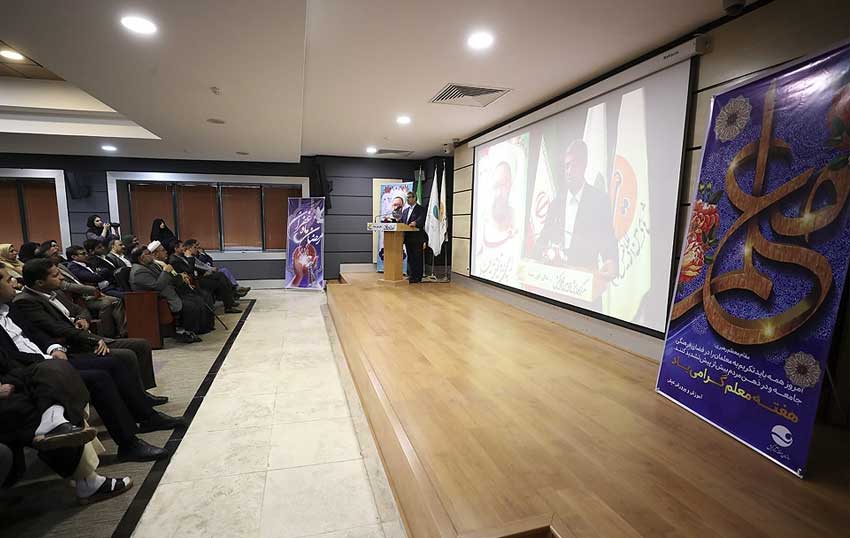 تجلیل از معلمان نمونه کیش در هفته معلم