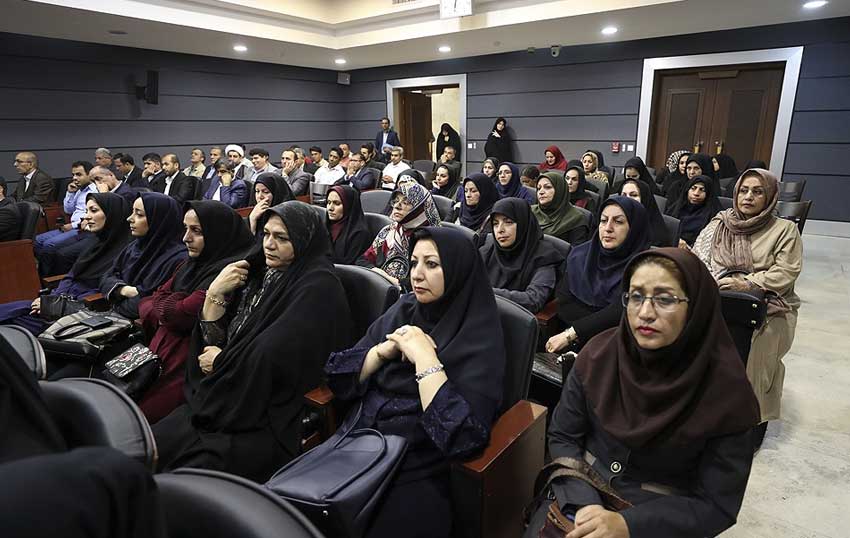 تجلیل از معلمان نمونه کیش در هفته معلم