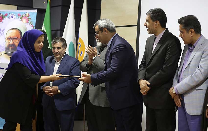 تجلیل از معلمان نمونه کیش در هفته معلم