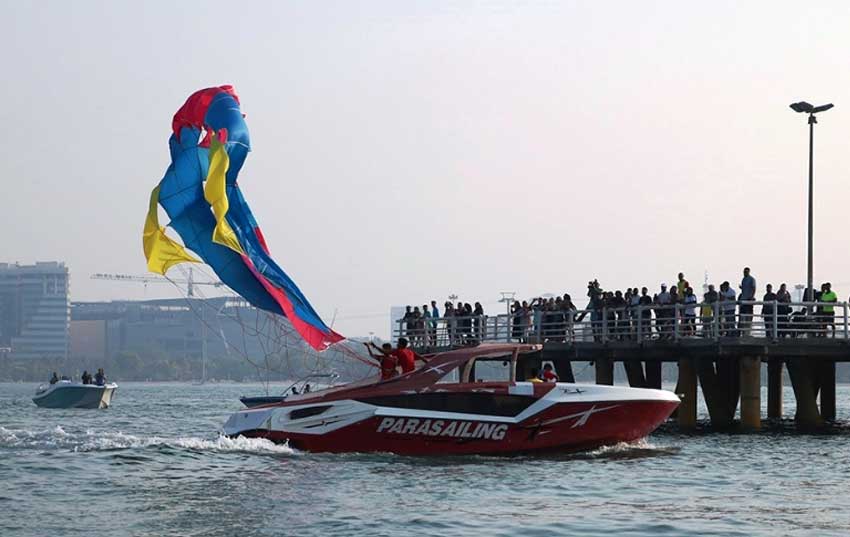 برگزاری مسابقات پاراسل در کیش در هفته دفاع مقدس