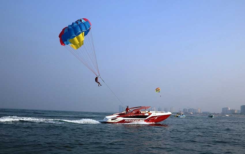 برگزاری مسابقات پاراسل در کیش در هفته دفاع مقدس