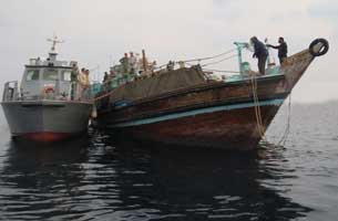 نجات ۶ دریانورد از غرق شدن در آب های کیش