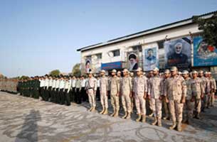 برگزاری صبحگاه مشترک نیروهای انتظامی و نظامی جزیره کیش