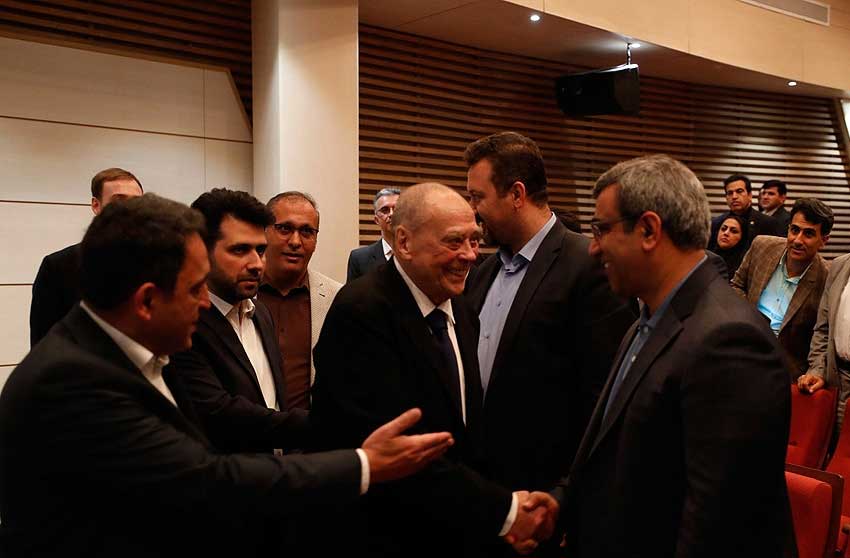 گشایش نمایشگاه کرنش به حافظ در کیش