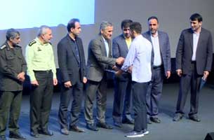 تقدیر از دانش آموزان برتر جزیره کیش